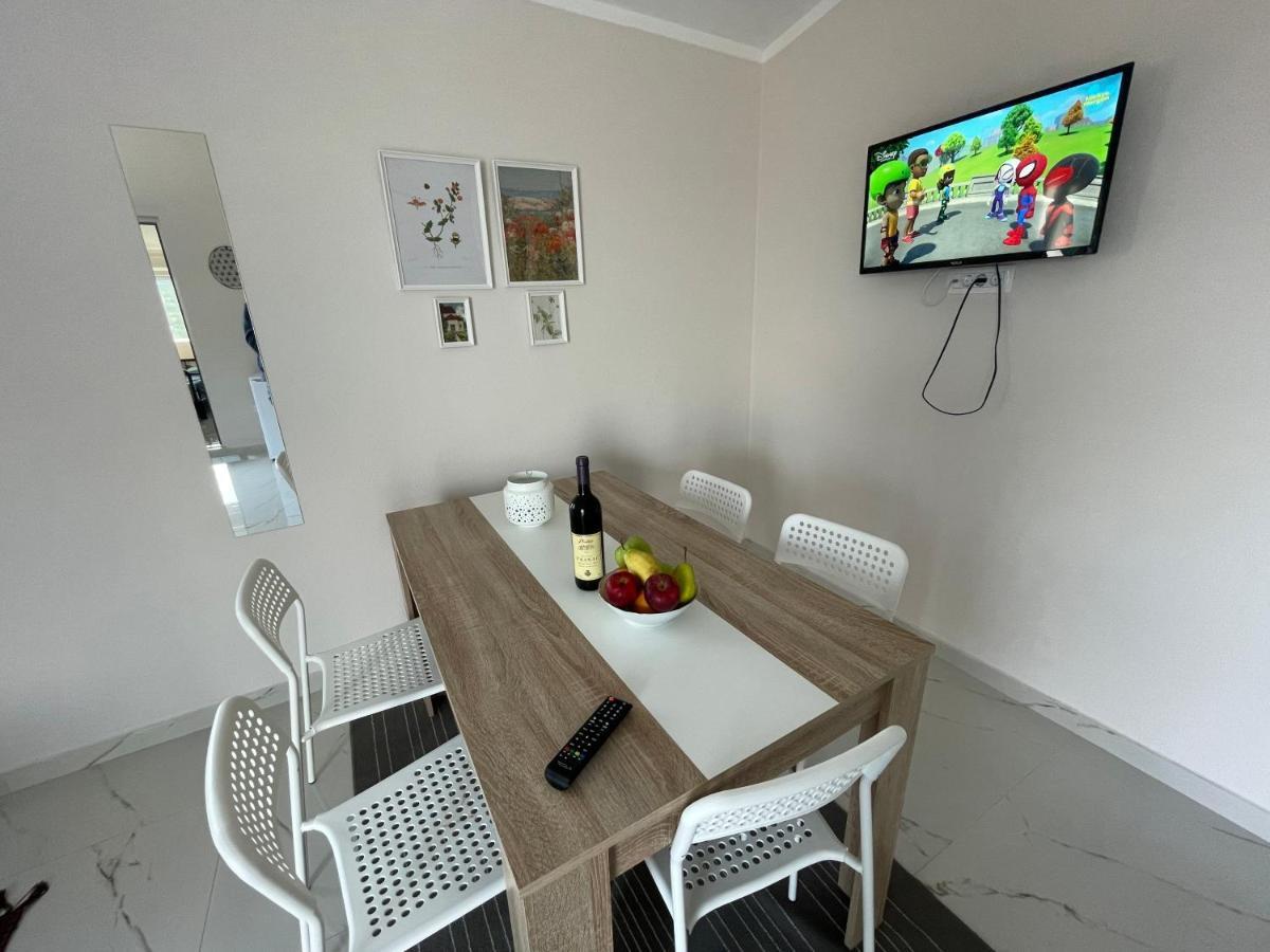 Tunaj New Pool And Bbq Villa Bar