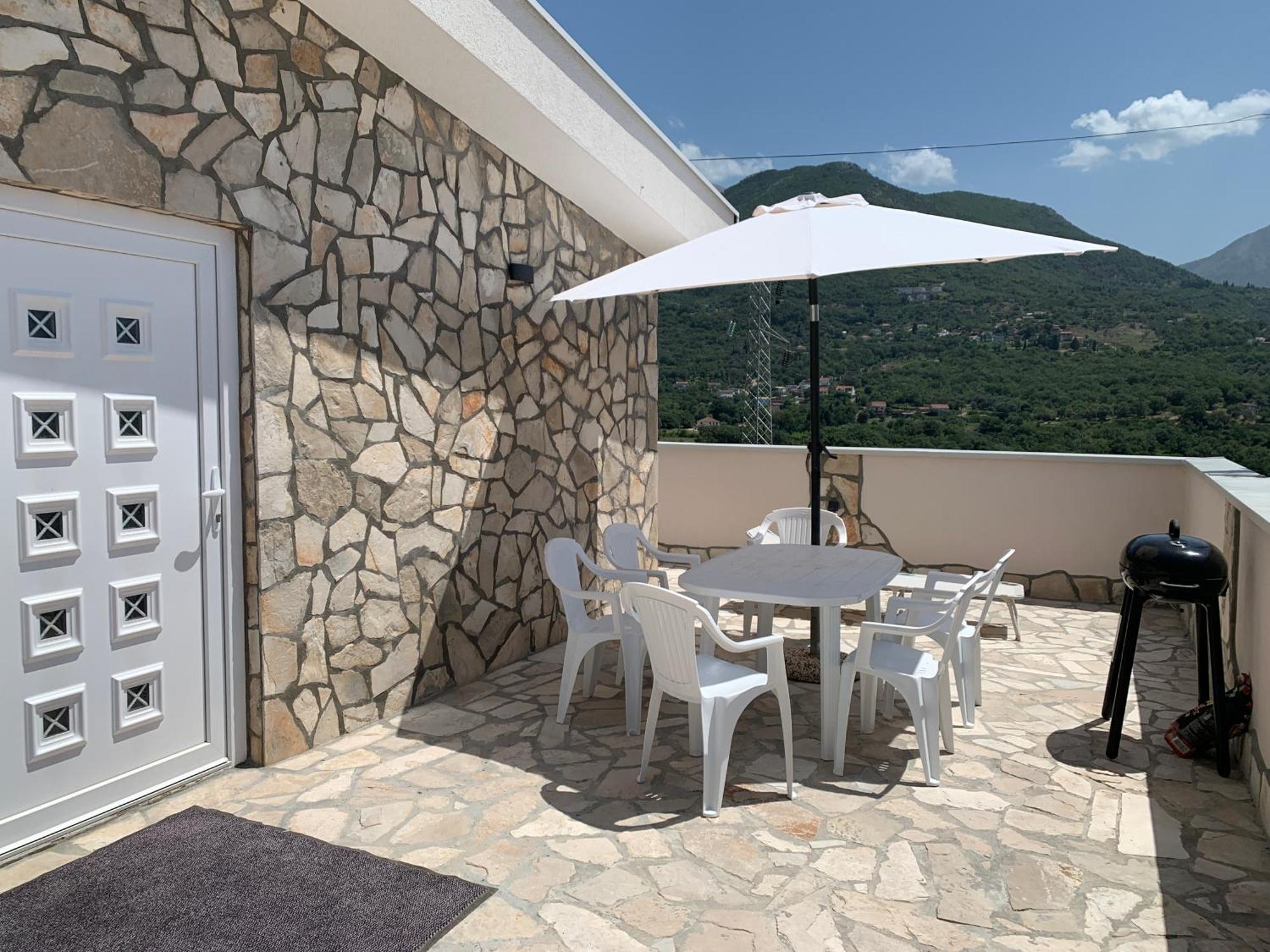 Tunaj New Pool And Bbq Вілла Бар