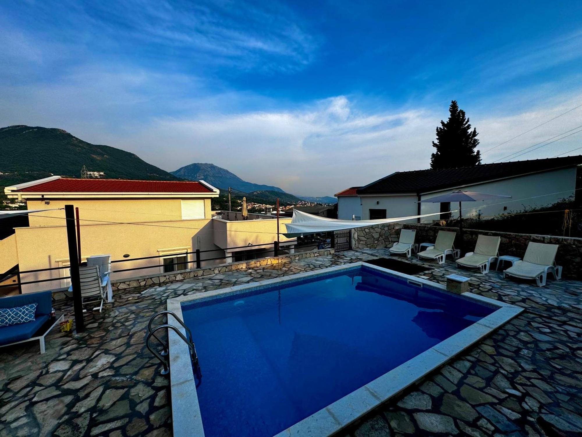 Tunaj New Pool And Bbq * Бар